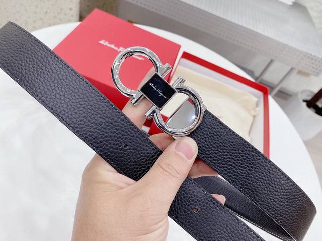 菲拉格慕 通用款 宽度：3.4Cm新款纯牛皮 搭配新款大气精致扣头追求高端 品味的体现iphone实物实拍上身效果超好