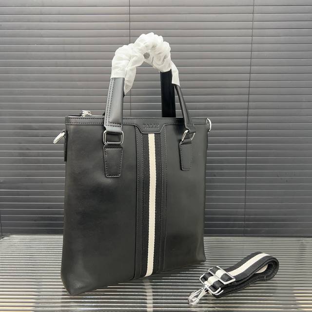 Bally 巴利 商务休闲织布彩带公文包 男士手提包电脑包 采用精湛镶嵌细工，经典百搭 实物拍摄 原厂原版面料 高端品质 配送防尘袋 30 X 28 Cm。