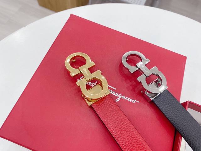 菲拉格慕 女款 专柜同款在售 種草拔草都要自留款 進口原版皮制作 搭配原版gancio五金 2.5Cm规格 可调式皮带 看图下单 双面可用 。 菲拉格慕 女款 专柜同款在售 種草拔草都要自留款 進口原版皮制作 搭配原版gancio五金 2.5Cm规格 可调式皮带 看图下单 双面可用 。