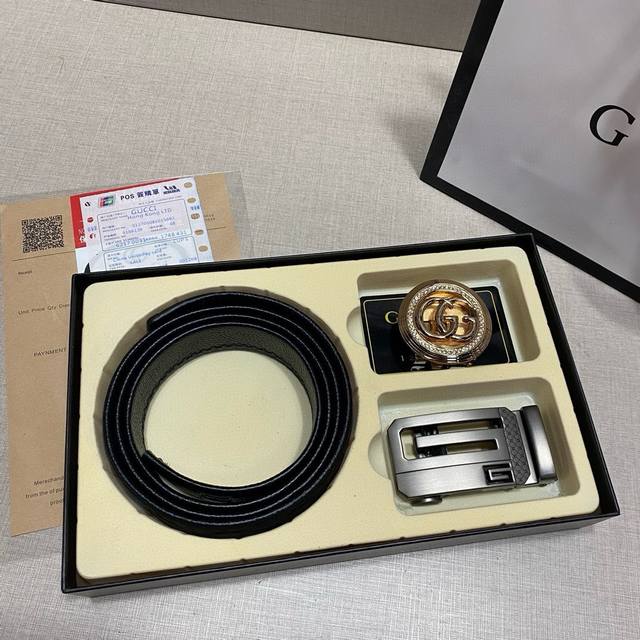 Gucci.古驰 古驰 于1921年创立于佛罗伦萨,是全球卓越的奢华精品品牌之一。此款式 35Mm 是如今最火爆款礼盒 Gucci.古驰 古驰 于1921年创立于佛罗伦萨,是全球卓越的奢华精品品牌之一。此款式 35Mm 是如今最火爆款礼盒