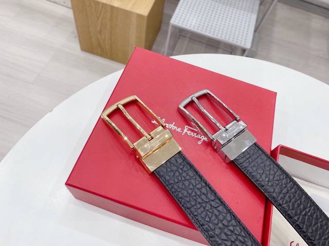 菲拉格慕 针扣款通用大爆款 宽度：3.5厘米 专柜臻至精品 双色正品美到不敢直视 纹路清晰 手感细腻 软硬耐用 简约而不简单 双面可用 众多大咖明星追捧的一款