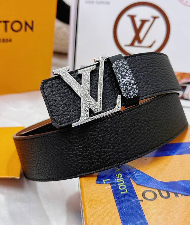 皮带:Lv..路易..威登顶级复刻. 腰带:原单品质百分百头层牛皮,保证真皮。雕花镂空工艺.真空电镀.永不掉色.24K纯钢扣头层小牛皮荔枝纹双面两用专柜同等质量 皮带:Lv..路易..威登顶级复刻. 腰带:原单品质百分百头层牛皮,保证真皮。雕花镂空工艺.真空电镀.永不掉色.24K纯钢扣头层小牛皮荔枝纹双面两用专柜同等质量