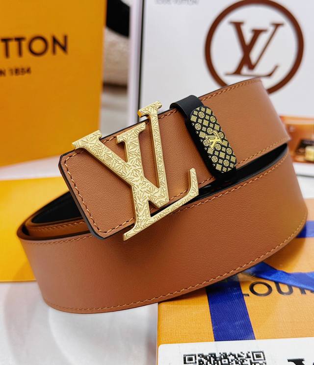 皮带：Lv..路易..威登顶级复刻. 腰带：原单品质百分百头层牛皮，保证真皮。雕花镂空工艺.真空电镀.永不掉色.24K纯钢扣头层小牛皮荔枝纹双面两用专柜同等质量