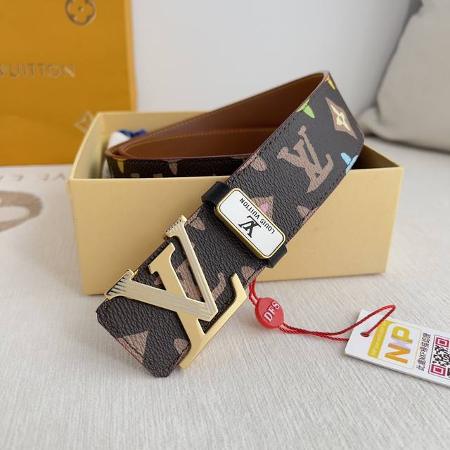 品名: Lv..路易..威登腰带皮带原单 型号:挂扣,经典纯钢材质面字母挂扣,头层牛皮,图片实物拍摄 材料:头层牛皮,挂扣系列,纯钢材质扣头,钯镀电镀工艺永不掉 品名: Lv..路易..威登腰带皮带原单 型号:挂扣,经典纯钢材质面字母挂扣,头层牛皮,图片实物拍摄 材料:头层牛皮,挂扣系列,纯钢材质扣头,钯镀电镀工艺永不掉