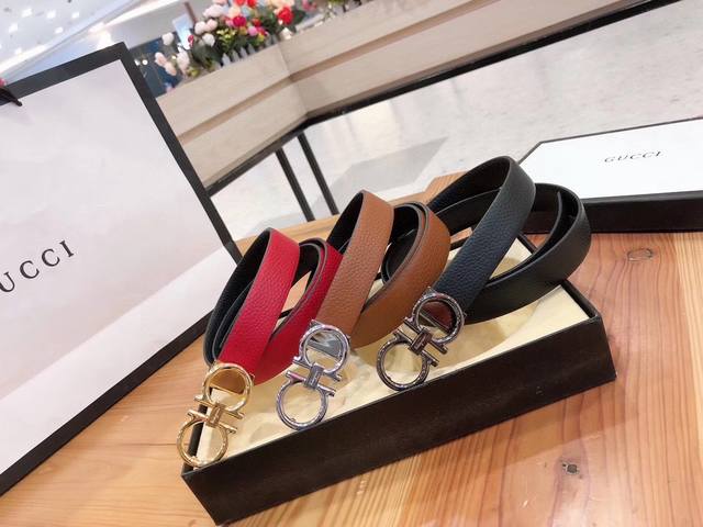 Ferragamo Italy专柜同款在售 種草拔草都要自留款 進口原版皮制作 搭配原版gancio五金 2.5Cm规格 可调式皮带 看图下单 双面可用 。赠送