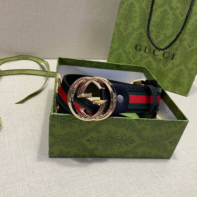 宽度4.0Cm Gucci经典帆布织带腰带，配以织纹皮质滚边和双g扣。绿色 红色 绿色棉质帆布编织腰带，配以黑色牛皮
