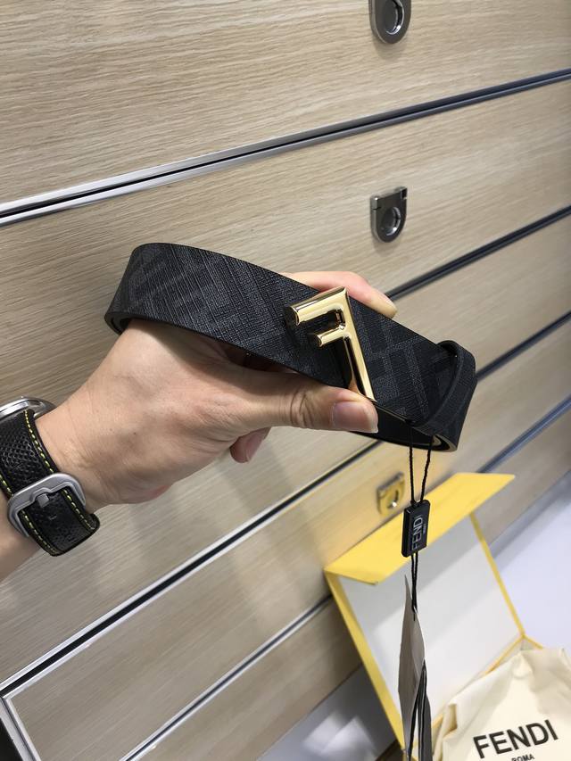 配送专柜包装 打孔针 Fd 宽35Mm 支持nfc 芯片扫描,标志造型皮带,原版单f“福到”铆钉扣,进口原版黑色小牛皮配制树膏底 制成,镀金表面金属制品,品质保 配送专柜包装 打孔针 Fd 宽35Mm 支持nfc 芯片扫描,标志造型皮带,原版单f“福到”铆钉扣,进口原版黑色小牛皮配制树膏底 制成,镀金表面金属制品,品质保