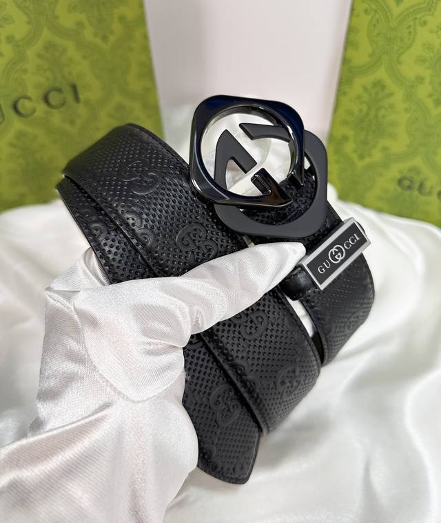 皮带：古奇.Gu...Cci原单 腰带：百分百头层牛皮，保证真皮，24K双色纯钢扣双面可用专柜同等质量， 送人自用首选 包装： 请认准如图专柜全套礼盒包装，赠送