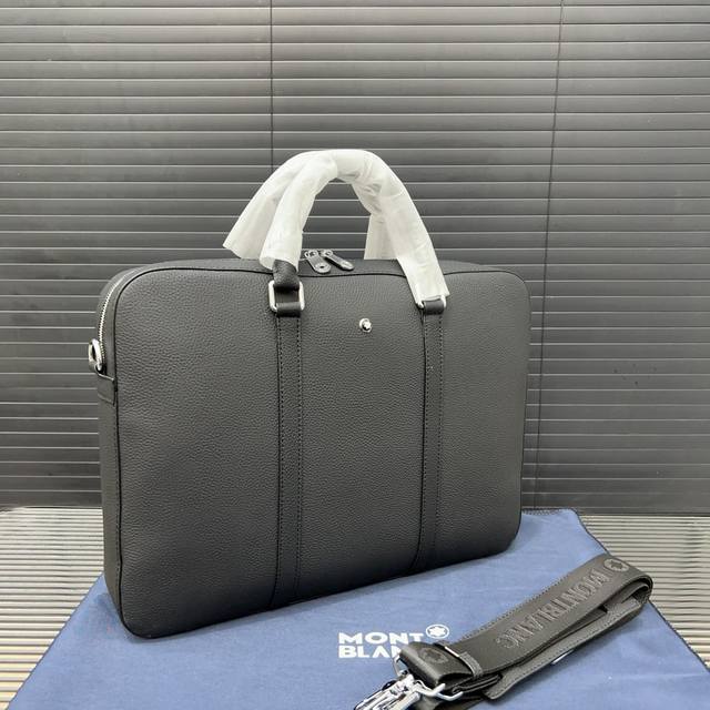 Hermès 万宝龙 风尚3.0系列 牛皮男包公文包 手提包 电脑包 采用精湛镶嵌细工 经典百搭 实物拍摄 原厂原版面料 配送防尘袋 28 X 38 Cm。