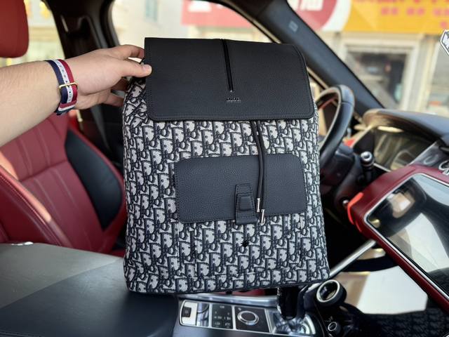 牛皮版高端货 新款 “Door 迪奥”双肩包 Dior迪奥 刺绣经典老花满印大容量 粒面小牛皮 书包背包双肩包 男款 米白色 黑色 高清五金logo标志、内里隔