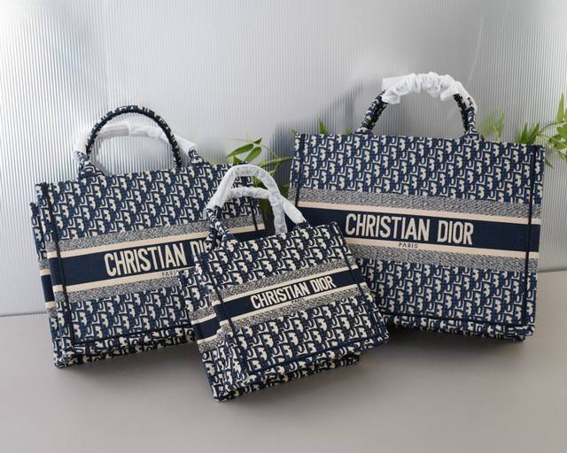 迪奥 官网同步 高版本 购物袋 手提 独家首发 原单布料材质 顶级树脂五金配件 非市面普通货 出入专柜无压力 今年最新爆款 专柜一包难求 托里伯奇系列 完全不挑