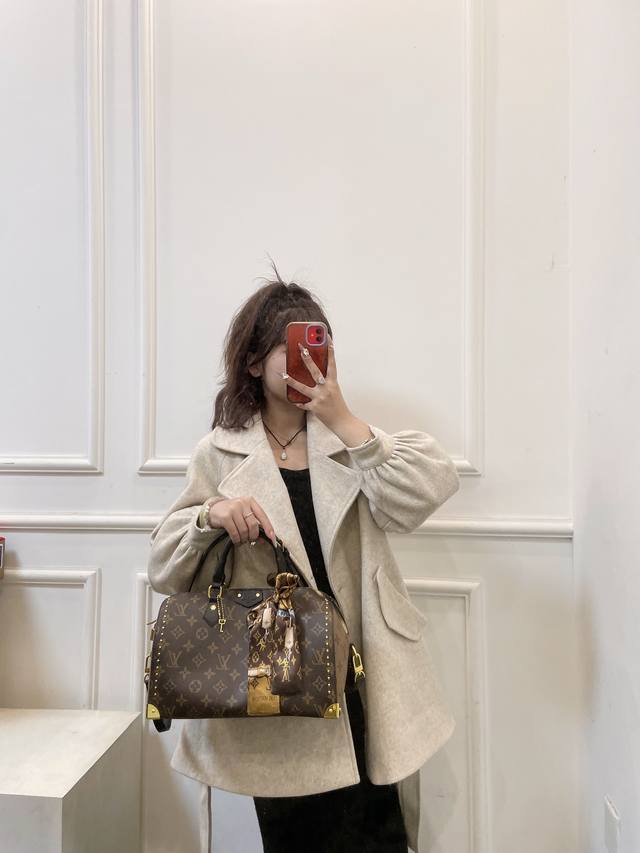 小号 大号 礼盒包装 Lv 新款 Speedy 20铆钉枕头包 Lv 新款系列 枕头包 手袋,全网首发 Lv Speedy 枕头包这款retiro 手袋以标志性 小号 大号 礼盒包装 Lv 新款 Speedy 20铆钉枕头包 Lv 新款系列 枕头包 手袋,全网首发 Lv Speedy 枕头包这款retiro 手袋以标志性