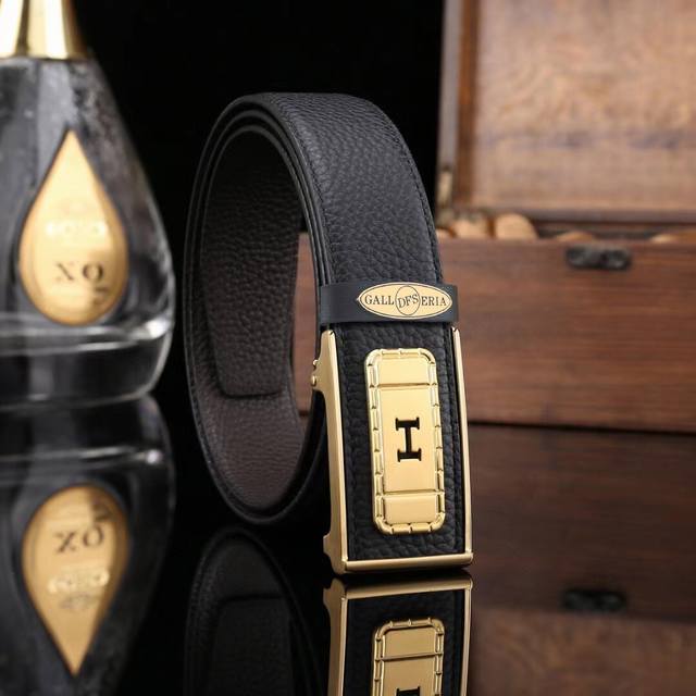 批 配全套包装 品牌:Hermes海外原单 扣头材质:100%双色纯钢扣 带身材质正面:35Mm宽度采用进口头层牛皮压纹自动扣腰带,纯钢质五金扣头实物拍摄长短可 批 配全套包装 品牌:Hermes海外原单 扣头材质:100%双色纯钢扣 带身材质正面:35Mm宽度采用进口头层牛皮压纹自动扣腰带,纯钢质五金扣头实物拍摄长短可