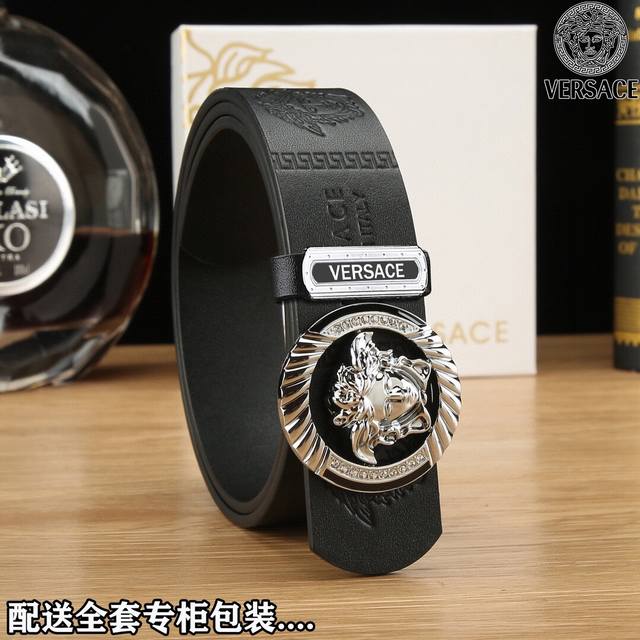 批 配全套包裝 品牌:Versace海外原單 扣頭材質:雙色純鋼扣 帶身材質正面:38Mm寬度採用進口頭層牛皮壓紋腰帶,純鋼質五金扣頭實物拍攝長短可自行裁剪送禮 批 配全套包裝 品牌:Versace海外原單 扣頭材質:雙色純鋼扣 帶身材質正面:38Mm寬度採用進口頭層牛皮壓紋腰帶,純鋼質五金扣頭實物拍攝長短可自行裁剪送禮