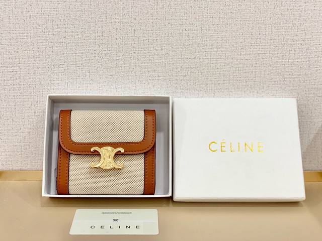 Celine 66885颜色 白色尺寸 11*10*5 Celine短式钱包非常炫美的一个系列,专柜同步,采用头层牛皮,精致时尚! Celine 66885颜色 白色尺寸 11*10*5 Celine短式钱包非常炫美的一个系列,专柜同步,采用头层牛皮,精致时尚!