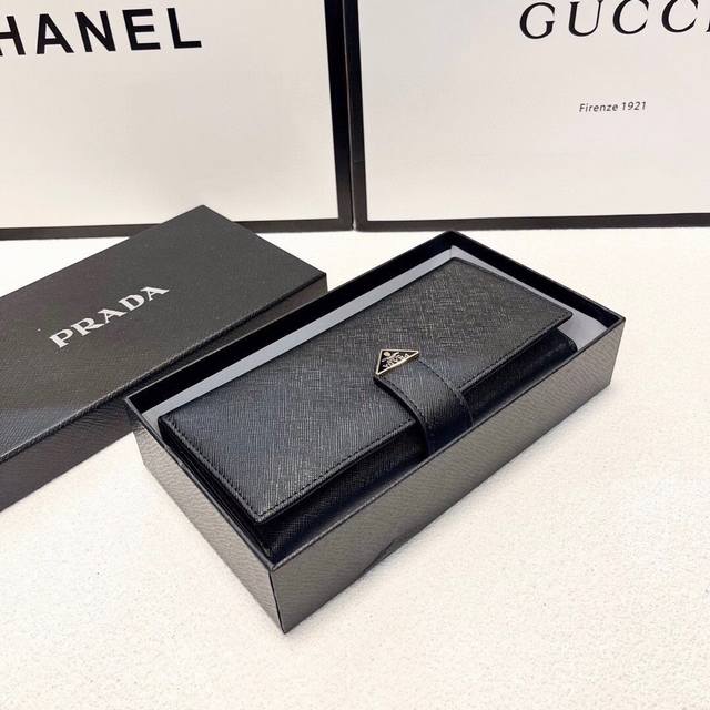 颜色 黑尺寸 19X10普拉达爆款十字纹牛皮两折钱包款式经典做工精细耐磨耐用手感极佳 颜色 黑尺寸 19X10普拉达爆款十字纹牛皮两折钱包款式经典做工精细耐磨耐用手感极佳