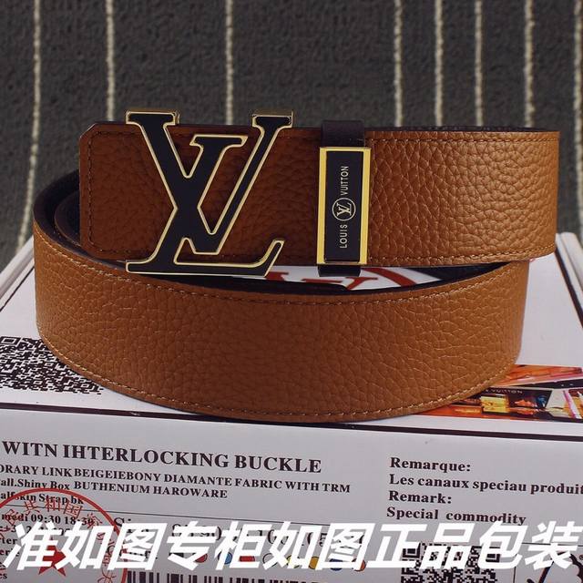 品名:Lv..路易..威登双面用 型号:认准如图专柜包装,赠送打孔器 材料:百分百头层牛皮,24K纯钢扣双面荔枝纹,双面可用,保证真皮。专柜同等质量, 送人自用 品名:Lv..路易..威登双面用 型号:认准如图专柜包装,赠送打孔器 材料:百分百头层牛皮,24K纯钢扣双面荔枝纹,双面可用,保证真皮。专柜同等质量, 送人自用