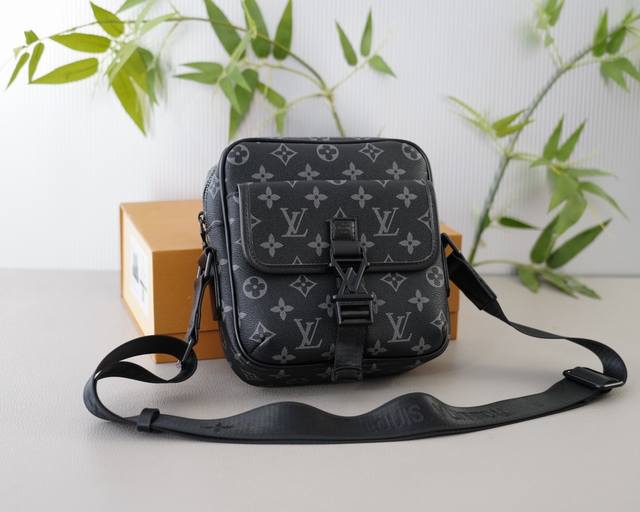 路易威登 官网同步 高版本 斜挎单肩背包 永恒不过时的标志性产品 纯原单牛皮 顶级五金制作 非市面普通版本 今年lv最爱的款式 全部实拍 实用性非常高 完全不用 路易威登 官网同步 高版本 斜挎单肩背包 永恒不过时的标志性产品 纯原单牛皮 顶级五金制作 非市面普通版本 今年lv最爱的款式 全部实拍 实用性非常高 完全不用