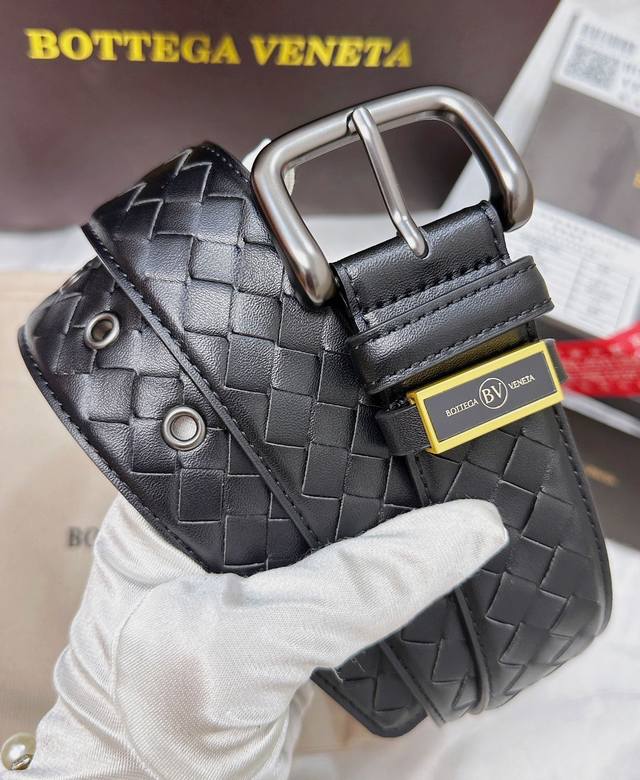 皮带：Bottega Veneta.葆蝶家顶级- 腰带：Bv原单复刻品质百分百进口原厂头层牛皮，保证真皮。撞色编织.真空电镀.永不掉色.24K纯钢扣纯手工编织艺