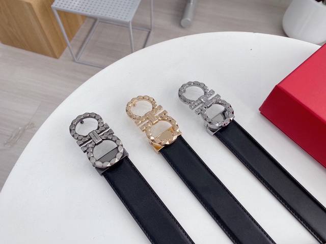 如果不知道送男朋友 送客户 送老公 哪款皮带,选菲拉格慕绝对错不了啦!配正装,多了一份内涵,低调中带着稳。配休闲牛仔裤,多一份阳光帅气,任何年龄都百搭,性价比超 如果不知道送男朋友 送客户 送老公 哪款皮带,选菲拉格慕绝对错不了啦!配正装,多了一份内涵,低调中带着稳。配休闲牛仔裤,多一份阳光帅气,任何年龄都百搭,性价比超