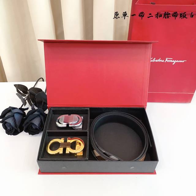 ①带①扣 ①带②扣 原单钢扣版菲拉f家 打孔 正版开模 此款腰带双面采用原厂牛皮带身,精密电镀标志性纯钢搭扣 对版专柜。3.5Cm 如需木盒40 ①带①扣 ①带②扣 原单钢扣版菲拉f家 打孔 正版开模 此款腰带双面采用原厂牛皮带身,精密电镀标志性纯钢搭扣 对版专柜。3.5Cm 如需木盒40