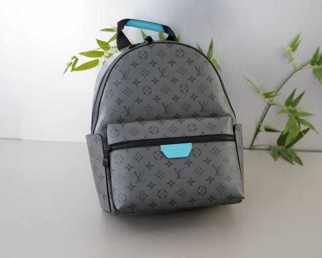 路易威登 官网同步 高版本 原厂双肩背包 不要错过 全原材料制作 品质极好 超大容量 非市面普通货 来自贸易公司的狠货.. 强调一下 原厂 一直是抢爆的款式 专 路易威登 官网同步 高版本 原厂双肩背包 不要错过 全原材料制作 品质极好 超大容量 非市面普通货 来自贸易公司的狠货.. 强调一下 原厂 一直是抢爆的款式 专