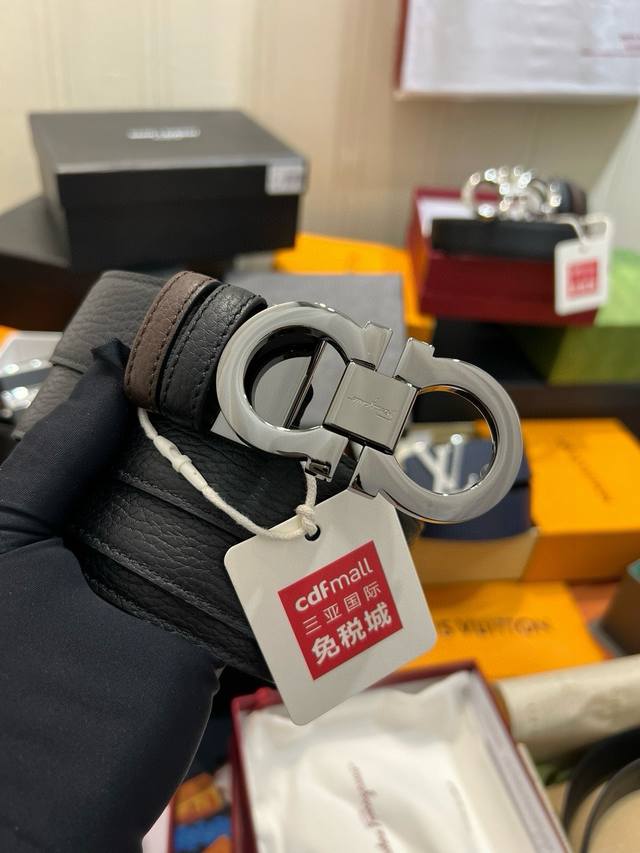 Fg菲拉格慕 男士皮带3.5Cm 采用进口荔纹牛皮 纯铜五金扣 自由裁剪 8字寓意的腰带万贯 高雅华贵与实用性并存 是高辨识度的成功男士不二之选 西装 休闲任意 Fg菲拉格慕 男士皮带3.5Cm 采用进口荔纹牛皮 纯铜五金扣 自由裁剪 8字寓意的腰带万贯 高雅华贵与实用性并存 是高辨识度的成功男士不二之选 西装 休闲任意