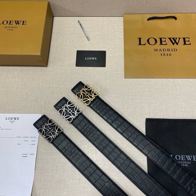 品牌:罗意威loewe。 钢扣 等级:原单私货.进口头层牛皮,专柜售、堪比正品!油边精致 电脑车线 手感柔软.实物拍摄无修饰 上身效果超好、长度不可裁剪.配专柜 品牌:罗意威loewe。 钢扣 等级:原单私货.进口头层牛皮,专柜售、堪比正品!油边精致 电脑车线 手感柔软.实物拍摄无修饰 上身效果超好、长度不可裁剪.配专柜