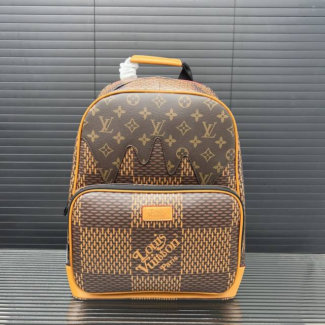 Louisvuitton 路易威登 联名x Nigo Campus背包双肩包 男女同款 经典百搭 实物拍摄 原厂原版面料 配送防尘袋 30 X 39 Cm。 Louisvuitton 路易威登 联名x Nigo Campus背包双肩包 男女同款 经典百搭 实物拍摄 原厂原版面料 配送防尘袋 30 X 39 Cm。