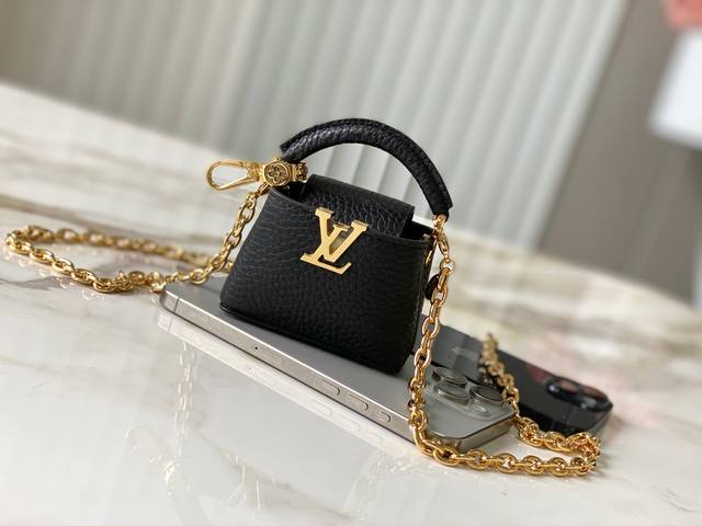出厂价 正品原料m02132 M48865Super Mini黑色链条包micro Bag Capucines包饰取材丰盈牛皮革 以金属lv字母搭扣彰显华美格调