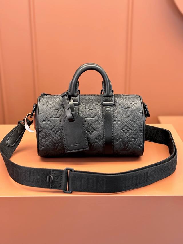 出厂价 特级mb芯片版原厂皮 Keepall Bandoulière 25 手袋 型号：M20900黑色 材料：A级全钢五金，进口原厂面料 包装：全套原厂免税m