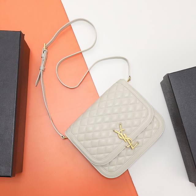 特级原单独家实拍背景 黑羊皮 金solferino绗缝包 必火爆款，还没上市就攻陷了整个时尚圈，怀旧左岸，灵感来自巴黎左岸街名rue De Solferino为