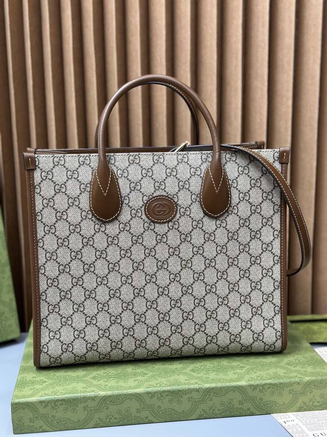 原厂皮 大货 经典 顶级原单 经典托特包31太绝了。 这新款托特包，一眼就相中的包，一定是好东西。 这款比之前的老花托特小， 看着更时尚，又比唐老鸭看起来干净