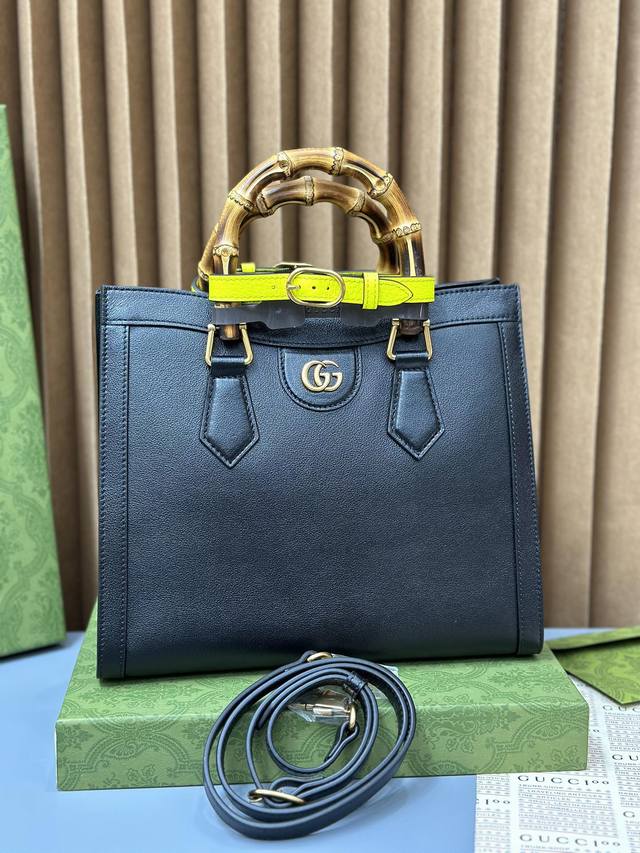 顶级 Gg Diana竹节包 绿色系列 迷你 小号细节图 黛安娜竹节包，强势回归原地封神 我对竹节有独特的偏爱， 总觉得竹节就应该跟时尚扯上关系并且成为经典 独