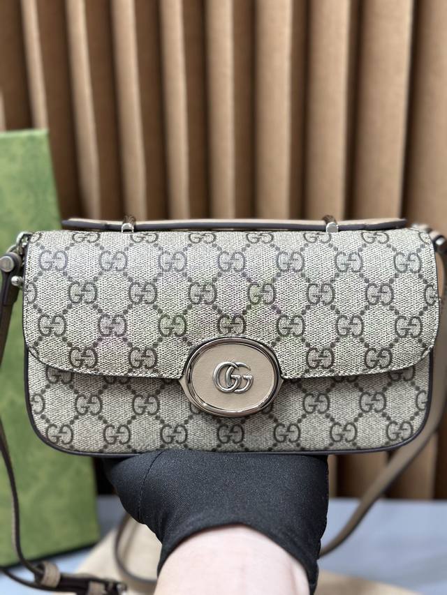 原厂皮 大货出品经典双g元素以迷你尺寸呈现于迷你gg系列各式全新皮具之上739722为该著名标识注入一抹含蓄内敛的气韵。优雅迷人的钯金效果标识与纯色皮革及gg 原厂皮 大货出品经典双g元素以迷你尺寸呈现于迷你gg系列各式全新皮具之上739722为该著名标识注入一抹含蓄内敛的气韵。优雅迷人的钯金效果标识与纯色皮革及gg