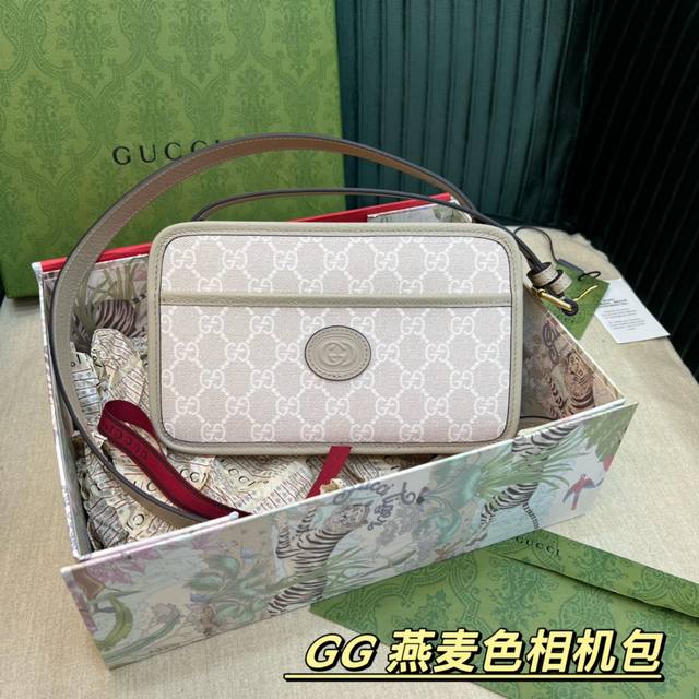 原厂皮 大货 Gucci 酷奇相机包 顶级 配包装 超大气好看又能装 细节完美 Logo原版五金 怎么背都好看 质量超 进口布料 美妞必留款 趁着现货 抓紧留 原厂皮 大货 Gucci 酷奇相机包 顶级 配包装 超大气好看又能装 细节完美 Logo原版五金 怎么背都好看 质量超 进口布料 美妞必留款 趁着现货 抓紧留