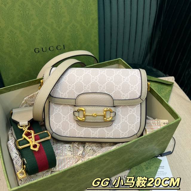 原厂皮 大货 顶级原单：540 Gucci 658574Pvc燕麦原厂皮．马衔扣1955系列迷你手袋为这一复古风格系列增添了混搭格调可拆卸肩带：1:尼龙织带肩带