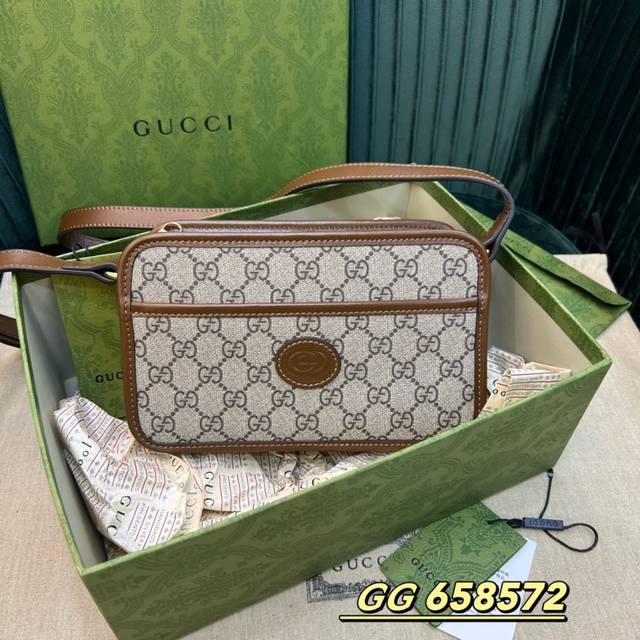 原厂皮 大货 Gucci 酷奇相机包 顶级 配包装。超大气好看又能装 细节完美 Logo原版五金 怎么背都好看 质量超 进口布料 美妞必留款 趁着现货 抓紧留