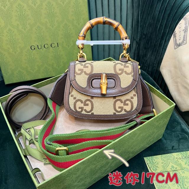 原厂皮 Jumbo竹节帆布17Cm Zp售价 P18,200 第一眼看到我就马上两个尺寸正品都买了, 不带一丝犹豫的,因为他真的是太好看了 他绝对称得上gg#年 原厂皮 Jumbo竹节帆布17Cm Zp售价 P18,200 第一眼看到我就马上两个尺寸正品都买了, 不带一丝犹豫的,因为他真的是太好看了 他绝对称得上gg#年