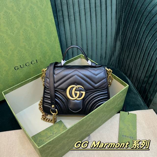 原厂皮 自带高级感 顶级 上一季就火遍时尚圈的gg Marmont 今年风头依然不减 新出的mini系列 将复古与华丽演绎的淋漓尽致 可爱爆棚型号：547260