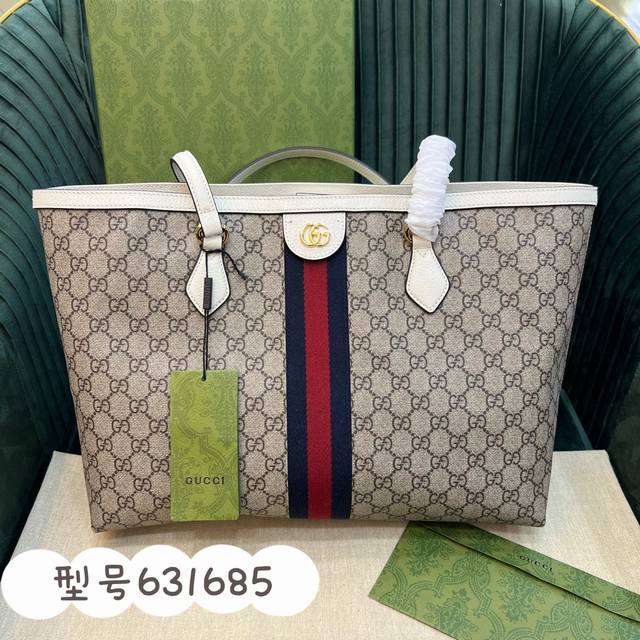 原厂皮 Gucci托特包ophidia系列中号.631685Gg图案和条纹织带.手提包新品采用了实用的全新造型并融入辩识度极高的设计元素.饰以织纹皮革滚边.顶端 原厂皮 Gucci托特包ophidia系列中号.631685Gg图案和条纹织带.手提包新品采用了实用的全新造型并融入辩识度极高的设计元素.饰以织纹皮革滚边.顶端