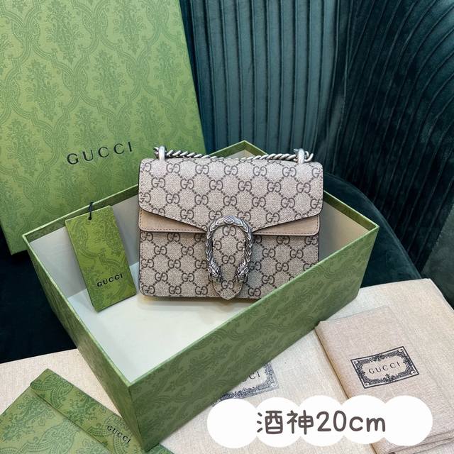 原厂皮 酒神20 顶级 。万年长青款，实在太火爆了。 酒神可以说是小古的翻身之作 出了几年，至今依旧地位屹立不倒。 最大的优点就是耐磨，真的超级无敌耐用 随便扔