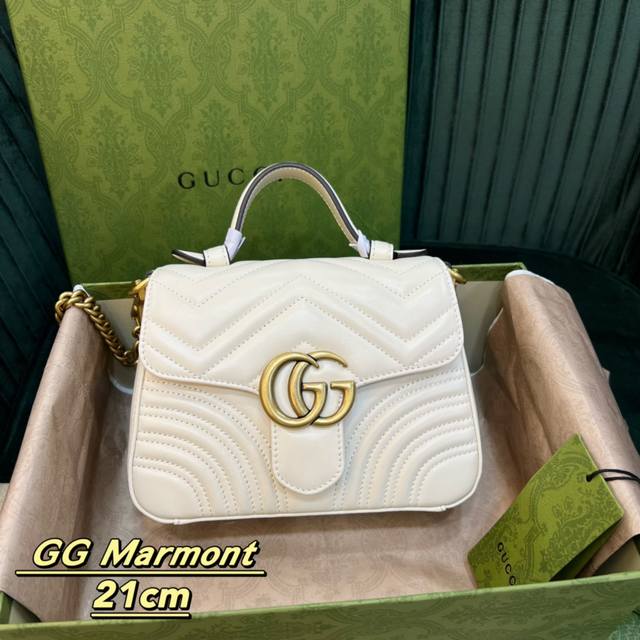 原厂皮 Marmont 自带高级感 顶级 上一季就火遍时尚圈的gg今年风头依然不减 新出的mini系列 将复古与华丽演绎的淋漓尽致 可爱爆棚型号：547260