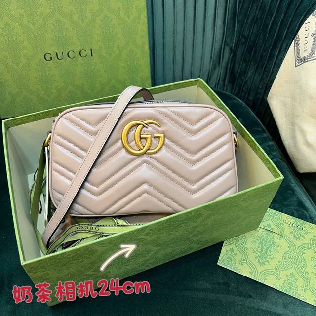 原厂皮 大号相机包 顶级 直接当正品背 版型手感灵魂全部都做出来了 相机包一直也是受欢迎的单品 无论款式还是实用性都名列购买清单前茅 原厂牛皮搭配独家定制g扣五 原厂皮 大号相机包 顶级 直接当正品背 版型手感灵魂全部都做出来了 相机包一直也是受欢迎的单品 无论款式还是实用性都名列购买清单前茅 原厂牛皮搭配独家定制g扣五