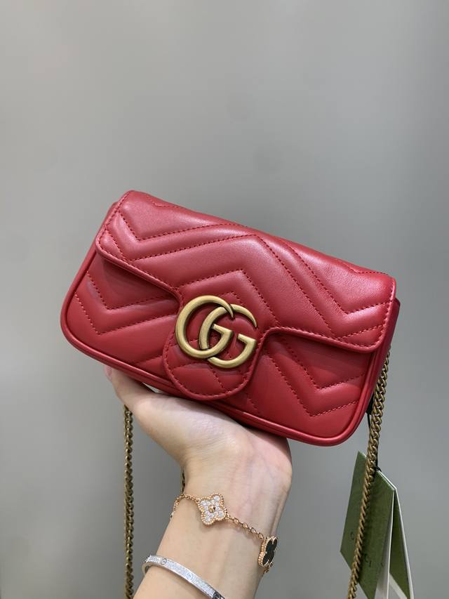 大货 原厂皮 实物随意拍 经典款红色16.5Cm 最经典的款式来了，真的卖一百年都不会烂的款式，金色五金，最经典的搭配，红色很好看，也是非常喜庆的颜色，很正点的