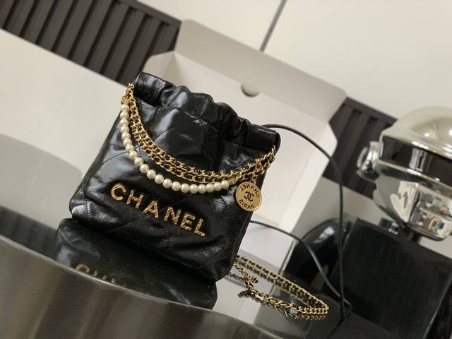 Chanel23S Jennie同款 22Bag Mini解锁几大背法 双肩 手提 斜挎 单肩 腋下 亮面小牛皮全钢五金 尺寸：20X19X6Cm 款号：398