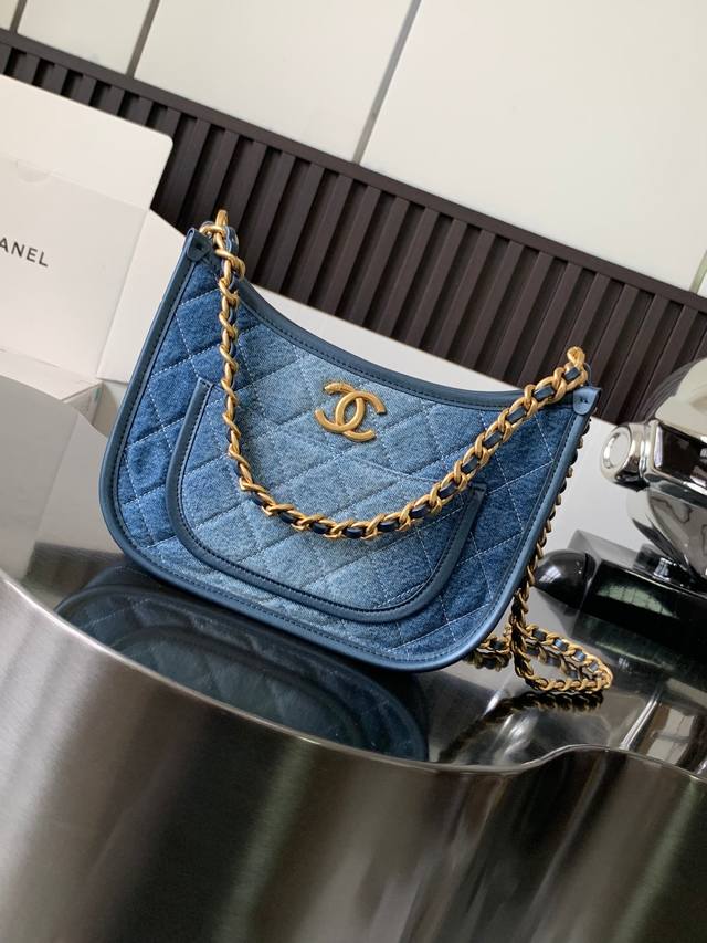 Chanel 24S Hobo链条包 水洗渐变牛仔兰 尺寸：20X24X6 型号：4666