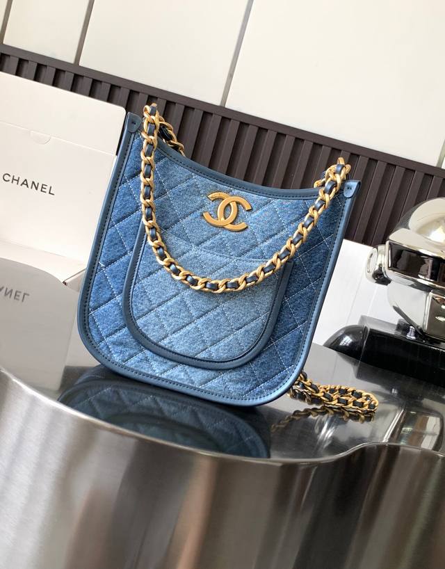 Chanel 24S Hobo链条包 水洗渐变牛仔兰 尺寸：24X22X6 型号：4532