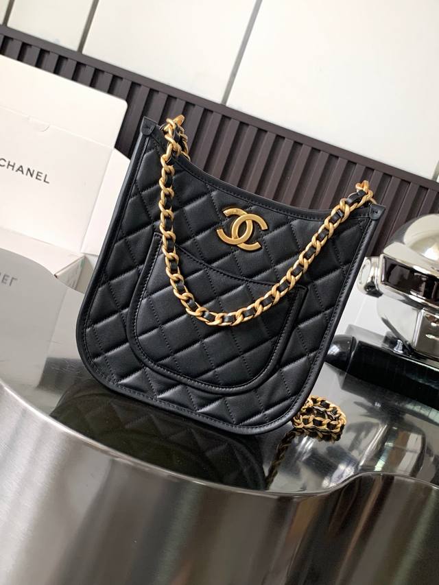 Chanel 24S Hobo嬉皮包 两条链条，多种背法 小牛皮＋复古五金 尺寸：24X22X6 型号：4532