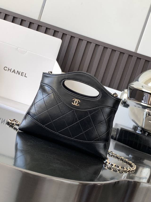 Chanel 24C 横款31Bagmini 油蜡小牛皮全钢材质浅金 尺寸：17.5X20.5X4Cm 款号：3656